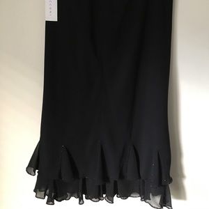 GINA BACCONI Black Party ruffle SKIRT. Size: UK 14 or US 12. Subtle Bling. NWT!
